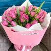 Видео обзор букета Любимые моменты-букет с розовыми кустовыми розами и тюльпанами